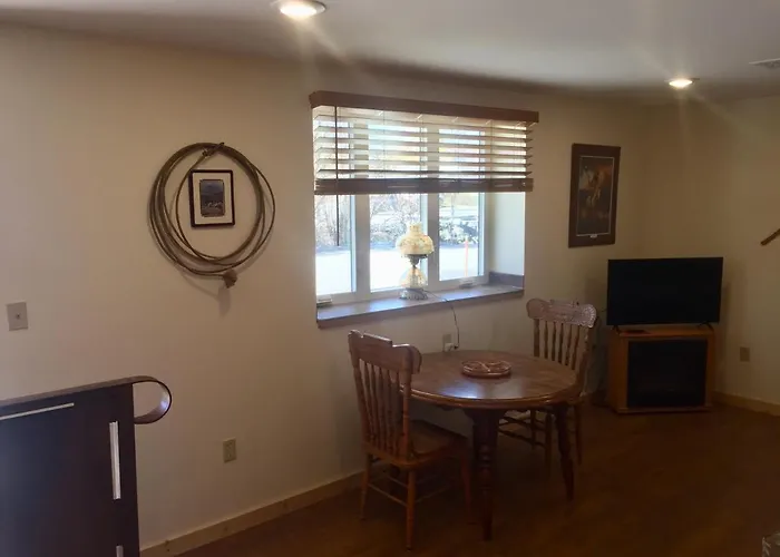 Creekside Downtown Vacation Suites, Only Adults 25 Or Older 4*