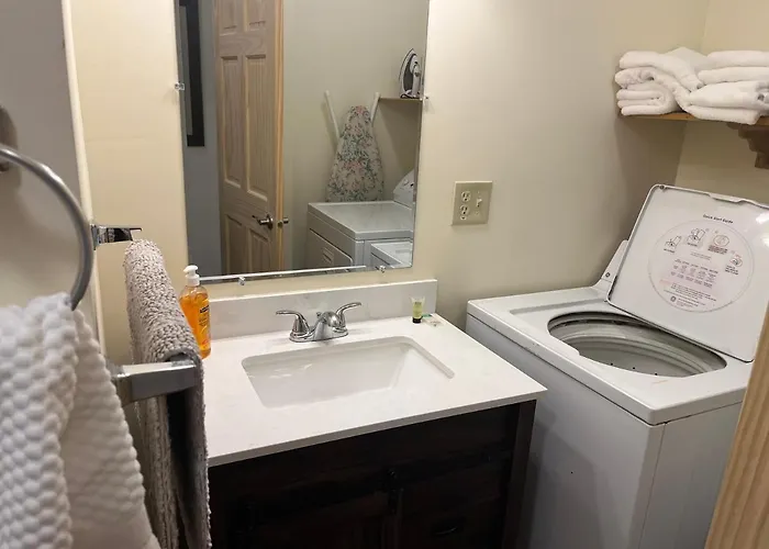 Creekside Downtown Vacation Suites, Only Adults 25 Or Older