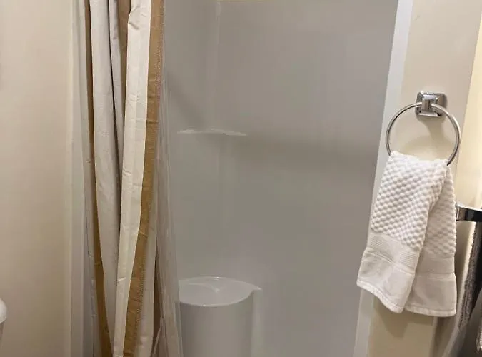 Creekside Downtown Vacation Suites, Only Adults 25 Or Older 4*