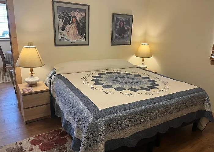 Creekside Downtown Vacation Suites, Only Adults 25 Or Older 4*