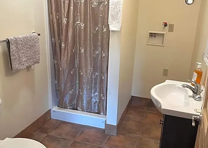 Creekside Downtown Vacation Suites, Only Adults 25 Or Older Buffalo