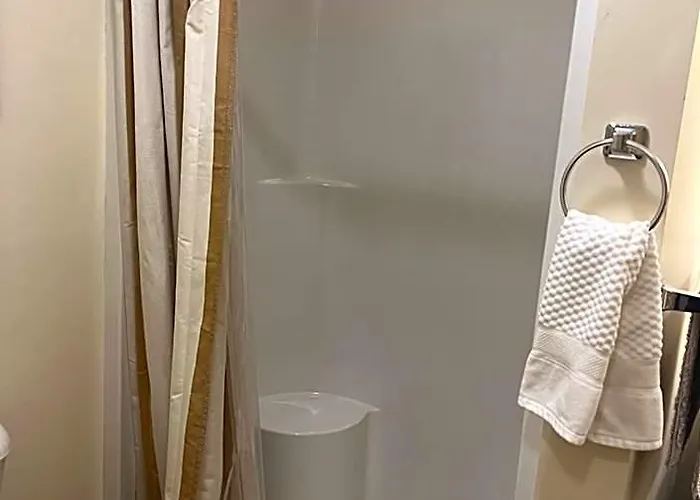Creekside Downtown Vacation Suites, Only Adults 25 Or Older Buffalo